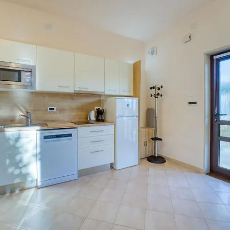 Jf Rezine By Interhome * Lovran