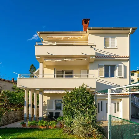 Jf Rezine By Interhome * Laurana