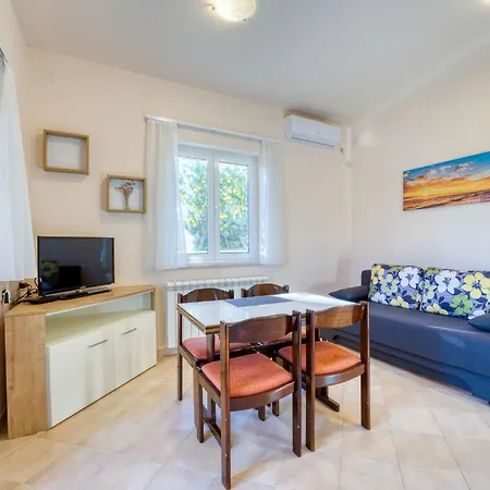 Jf Rezine By Interhome Appartamento